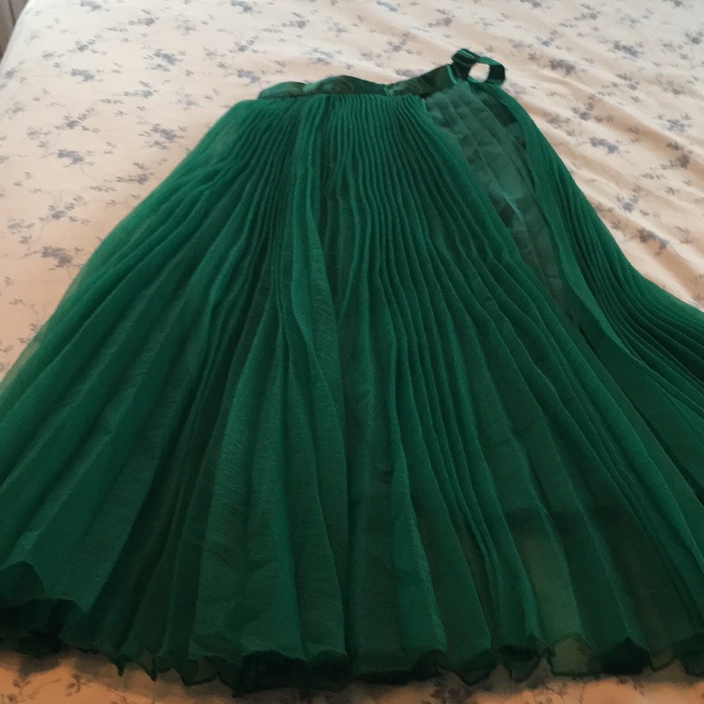 Green H&M tulle skirt
